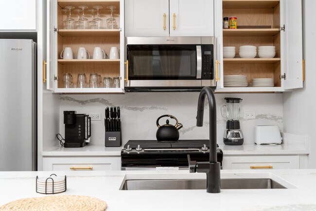 Building Photo - 3723 S Giles Ave