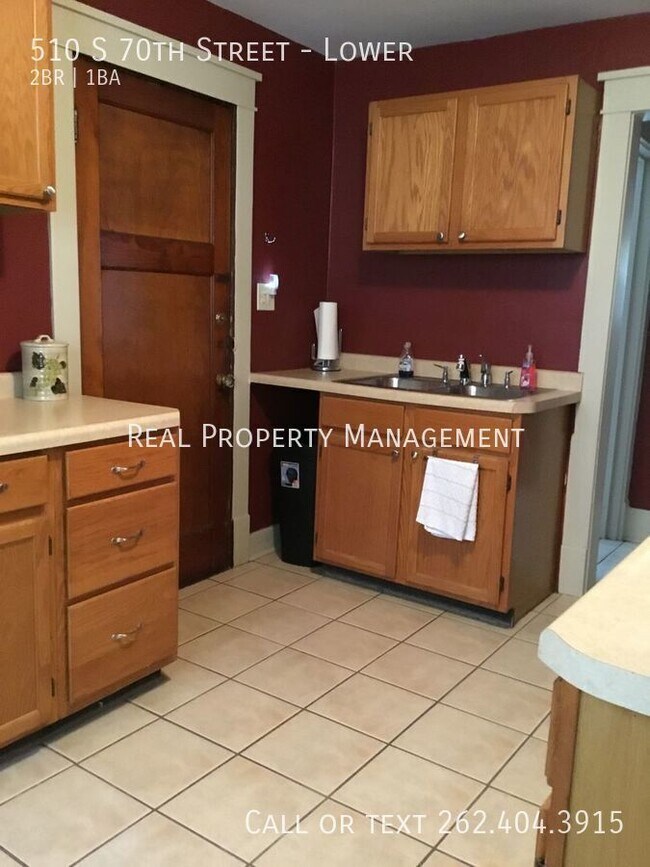 Building Photo - 510 S 70th St