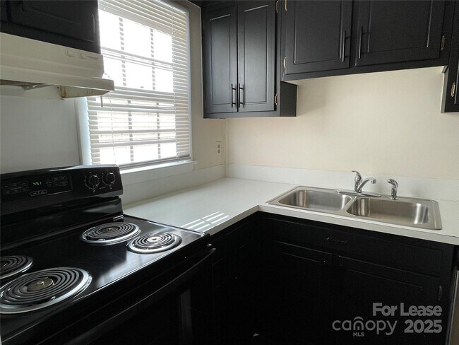 Building Photo - 4605 Coronado Dr