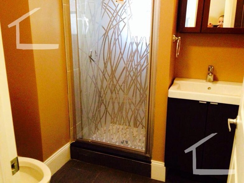 Building Photo - 8 Saint Lukes Rd