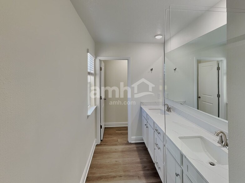 Building Photo - 5952 Sycamore Pl St