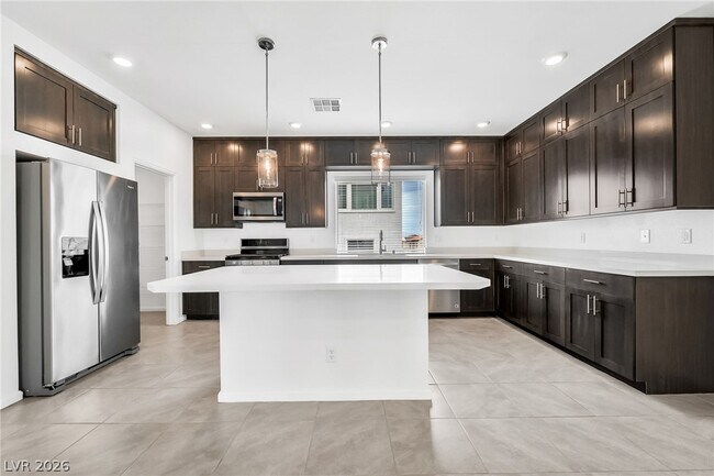 Building Photo - 7754 Misty Oaks Ave