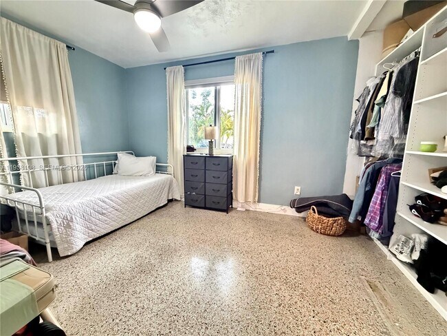 Building Photo - 3817 SW 33rd Ct