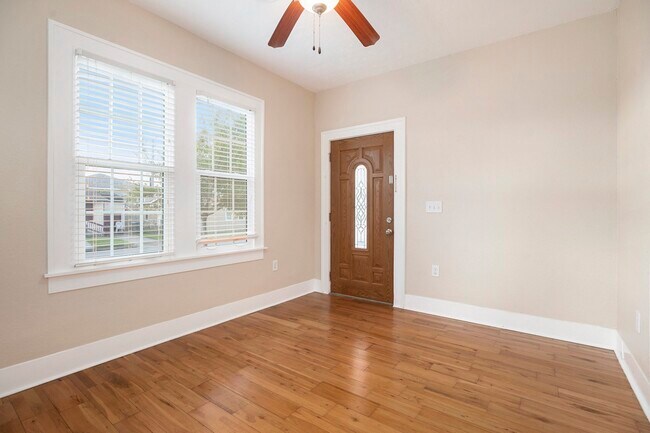 Building Photo - 5624 Avenue P 1/2