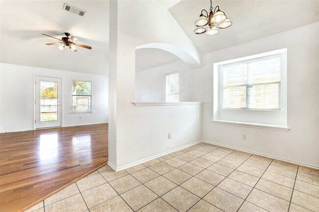 Building Photo - 1517 Rainbow Parke Dr