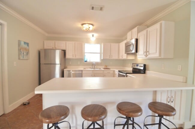 Building Photo - 427 Seacrest Dr