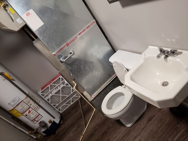 Building Photo - 3 Bed 2 Bath Spacious home!