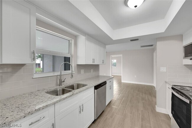 Building Photo - 27150 Esther Dr