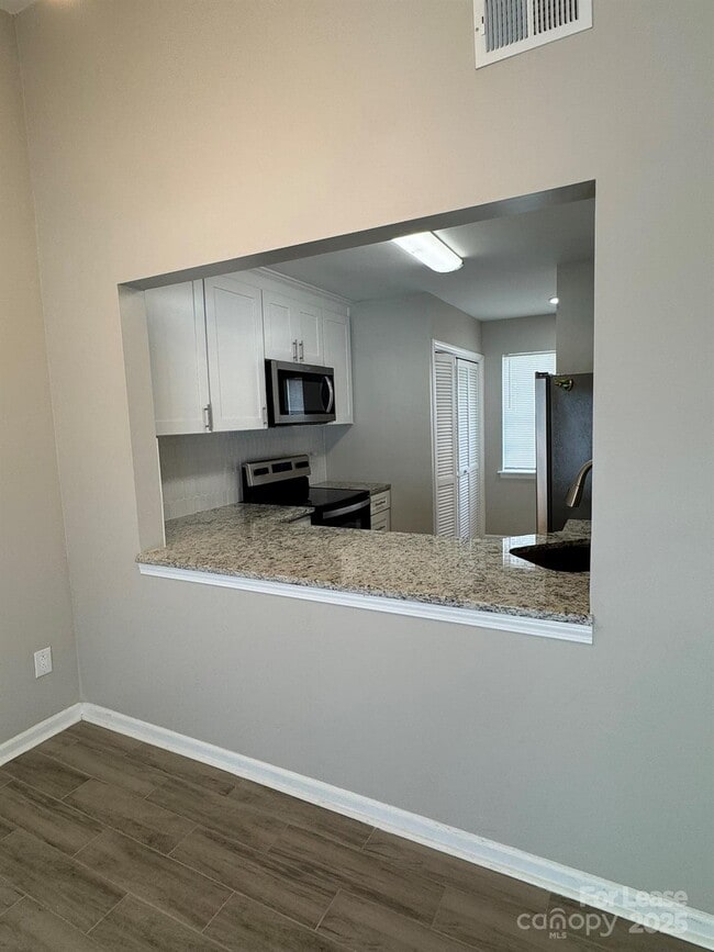Building Photo - 7801 Renaissance Ct