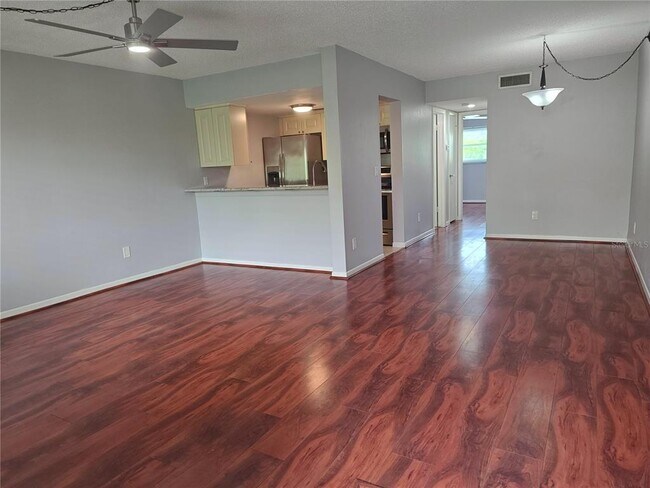 Building Photo - 2525 W Bay Dr