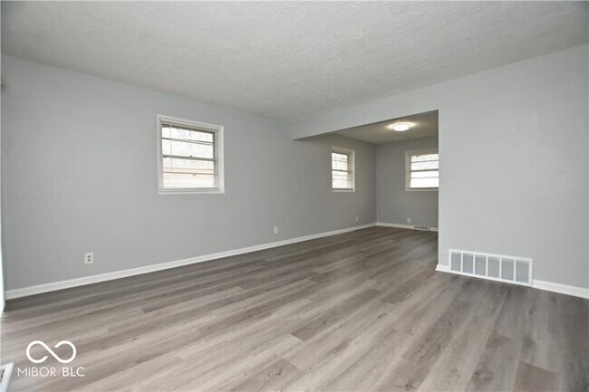 Building Photo - 5820 E 40th St