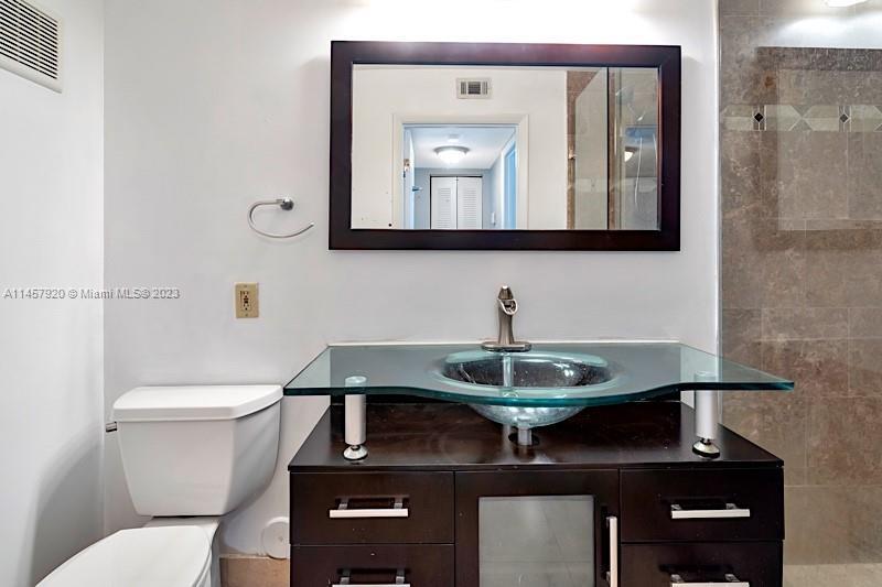 Building Photo - 815 W Boynton Beach Blvd