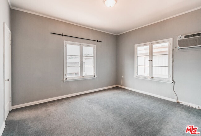 Building Photo - 817 Westmount Dr