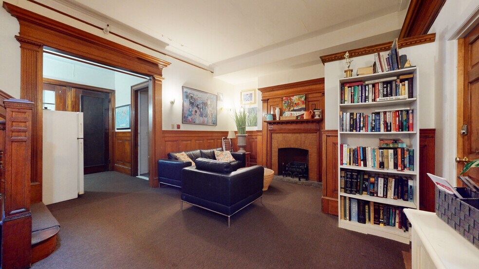 Building Photo - 1029 Beacon St