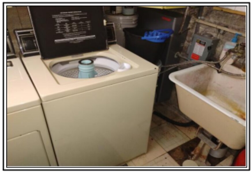 Laundry - 122 E Vidas Ave