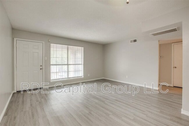 Building Photo - 1939 Cranford Dr