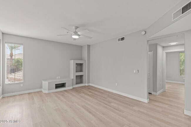Building Photo - 11680 E Sahuaro Dr