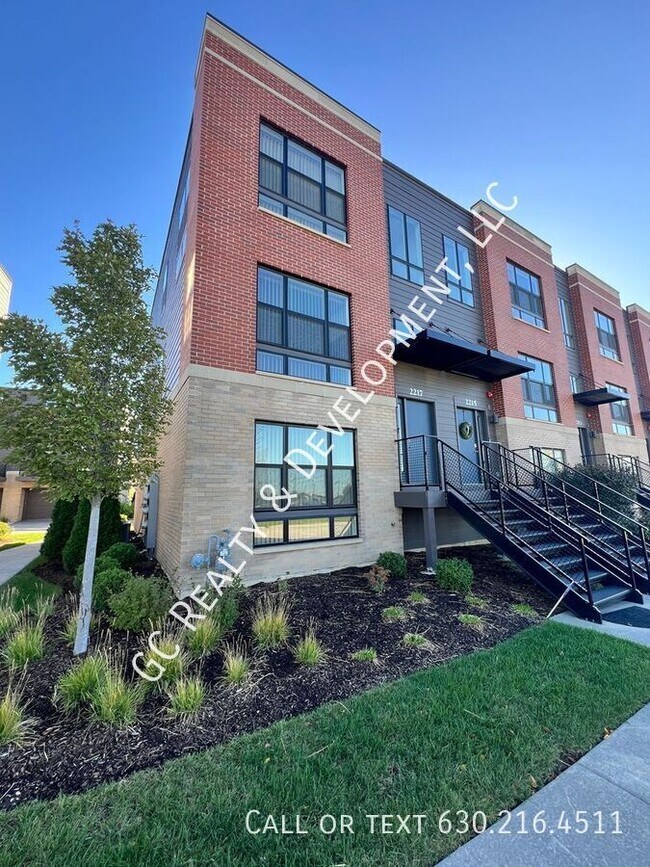 Primary Photo - 2217 Parkside Dr