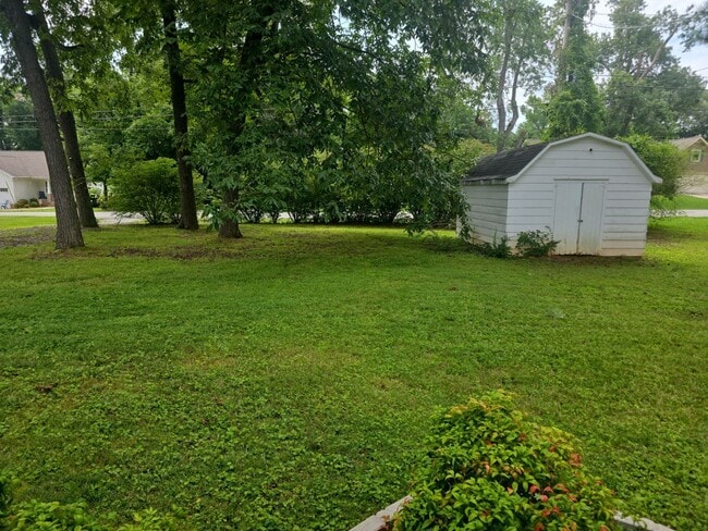 Building Photo - 1106 Park Dr