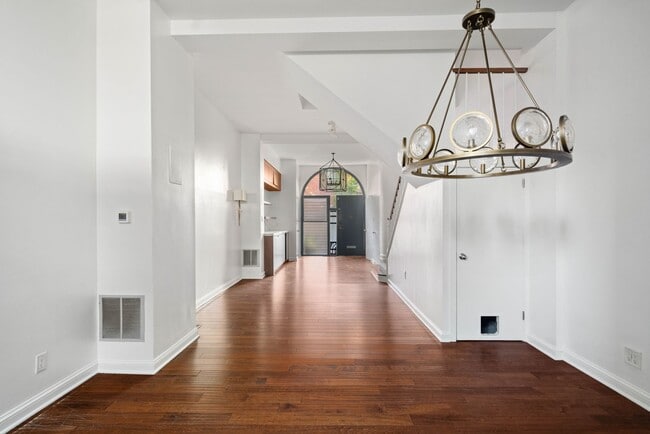 Building Photo - Incredible Rittenhouse Home