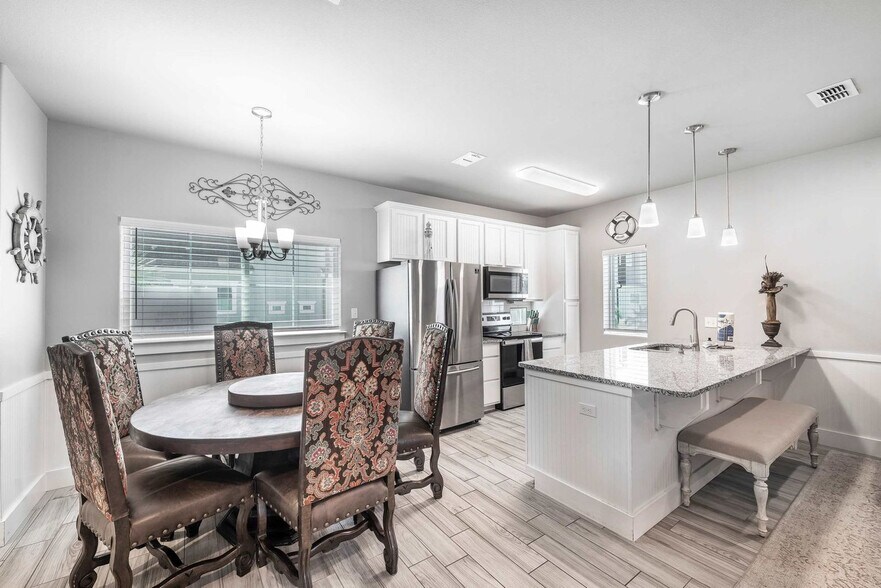 Building Photo - 1701 S Station St