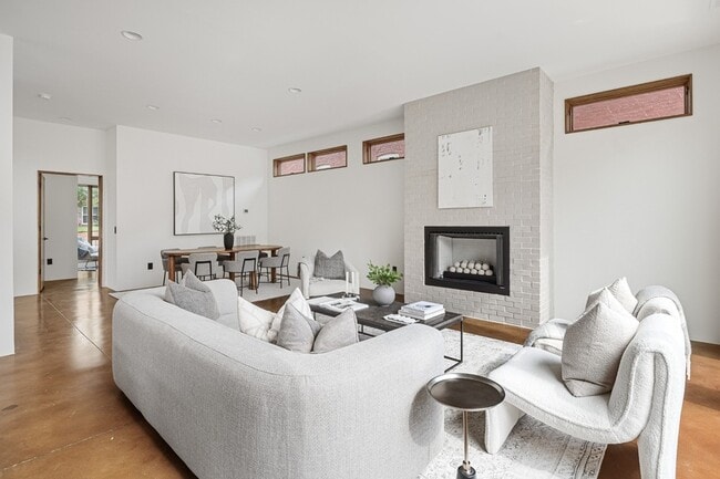 Building Photo - 1603 5th Ave N