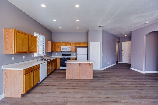 Building Photo - 1 Story home located in Southern Highlands