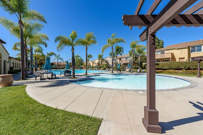 Building Photo - Serenity and Luxury Abound in Eastlake!