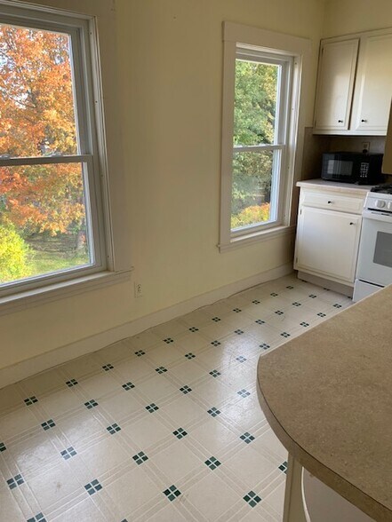 Building Photo - 4 Central St