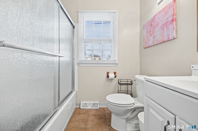 Building Photo - 116 College Pl