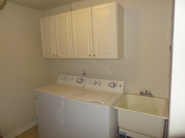 Building Photo - 45707 N Stonewood Rd