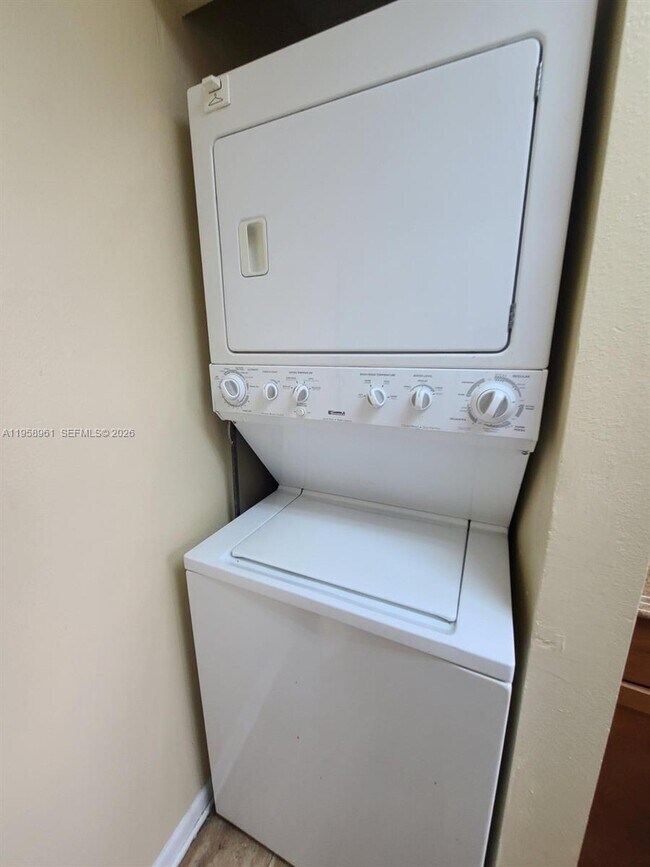 Building Photo - 1002 Adams Ave