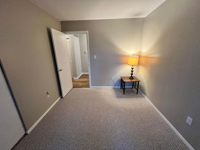 Building Photo - First Floor, 3 BR Condo in the Private Qua...