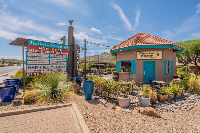 Building Photo - Downtown Cave Creek Patio Homes!