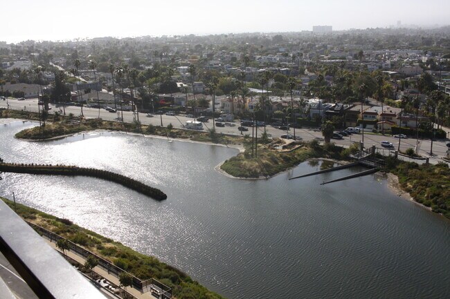 Building Photo - 4316 Marina City Dr