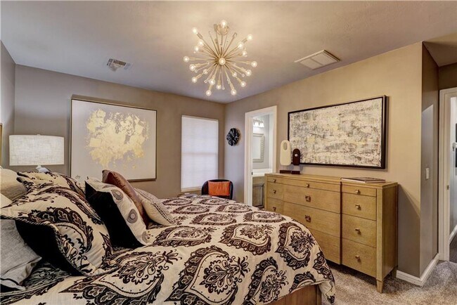 Building Photo - Luxury home in Oak Tree Park with a pool/tennis court/playground/walking trails - Edmond North Hi...