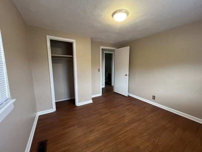 Building Photo - 1077 Williston Rd