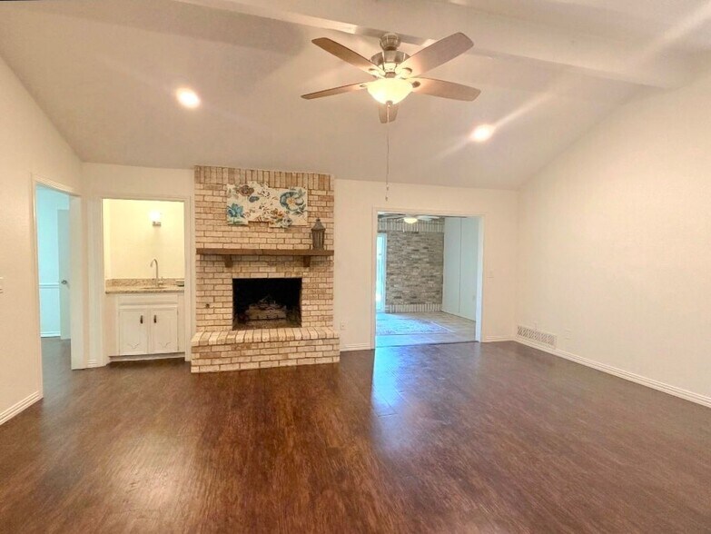 Building Photo - 3433 Lynbrook Dr