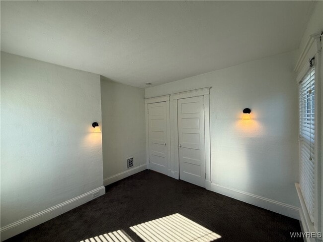 Building Photo - 95 Inwood Pl