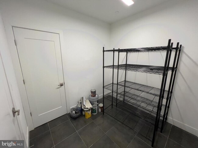 Building Photo - 423 Wallace St