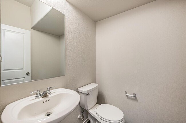 Building Photo - 108 Comet Dr