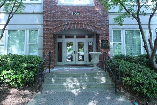 Building Photo - 11 Perimeter Center E