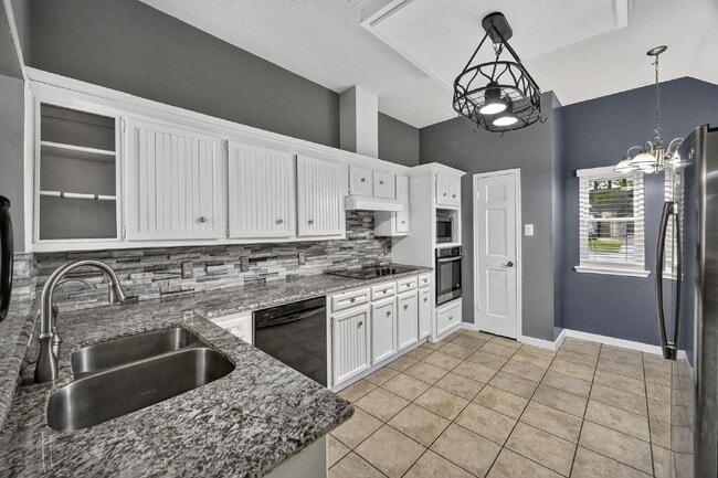 Building Photo - "Charming 3-Bed Oasis with Modern Touches & Granite Elegance in Houston!"