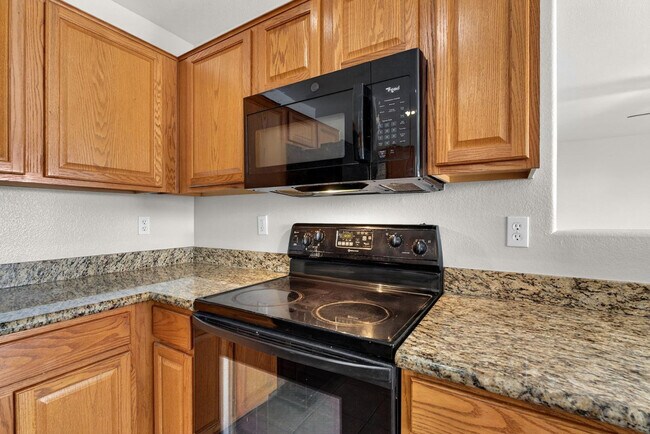 Building Photo - 41628 W Hillman Dr