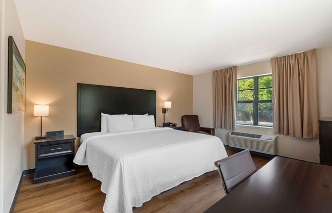 Building Photo - Furnished Studio-St. Petersburg - Clearwater - Executive Dr.