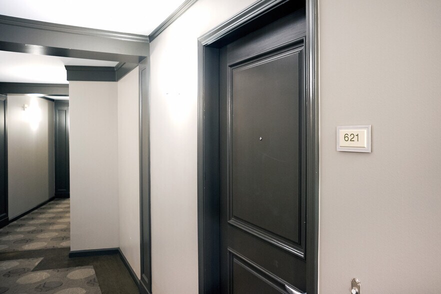 Building Photo - 140 S Van Ness Ave