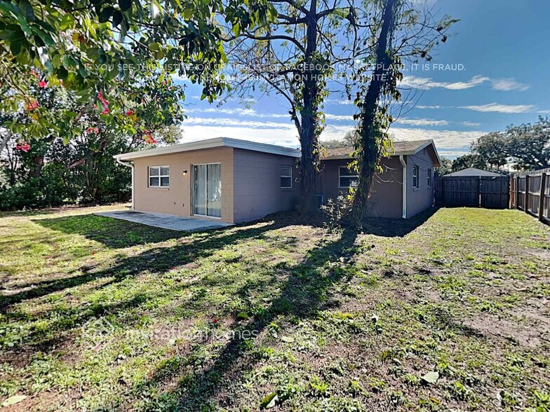 Building Photo - 7413 Fieldcrest Ave