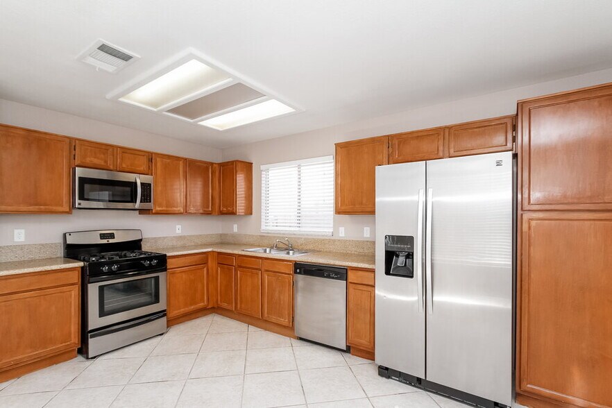 Building Photo - 60 Fantasia Ln