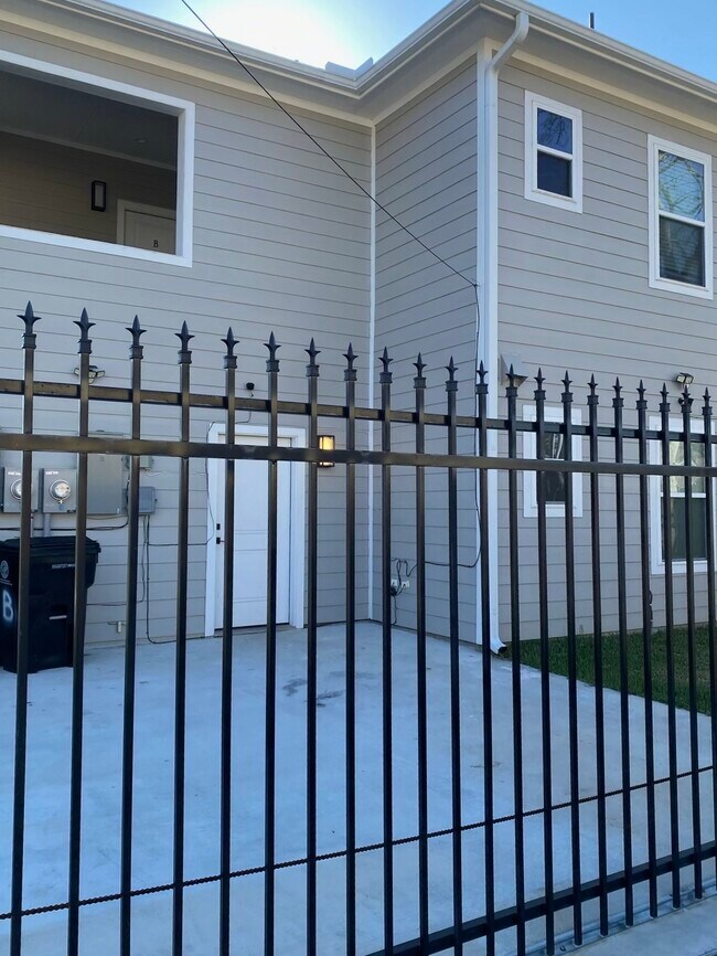 Building Photo - 3604 Dennis St