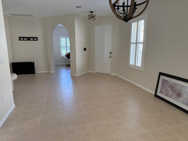 Building Photo - 560 SW Indian Key Dr